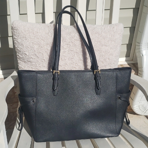 Michael Kors Black Tote Bag - Picture 4 of 16
